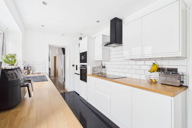 33 Curre Street, Ebbw Vale photo 2