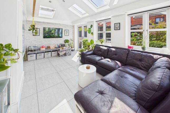 2 Ashwood Close, Manchester photo 4