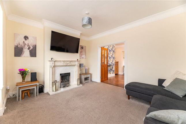 907, Leeds Road, West Yorkshire photo 4