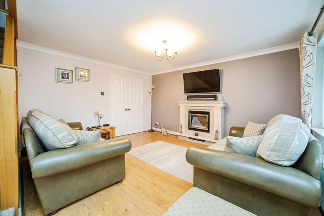84, Hill View Road, Rotherham photo 3