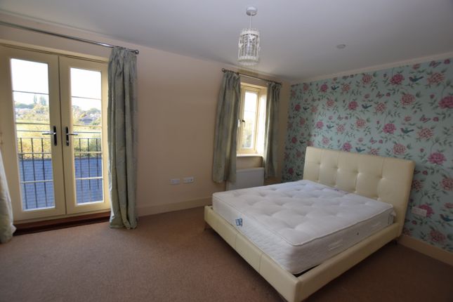 Town house to rent in Riverside Place, Colchester