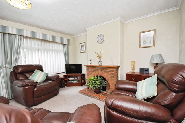 16, Jacqueline Gardens, Billericay photo 3