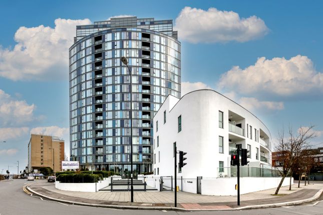 Flat to rent in Newgate, Croydon