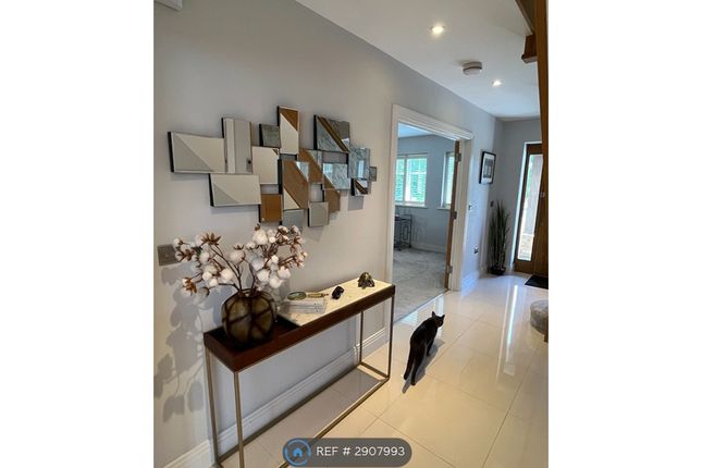 Hazeldene, Hazel Way, Fetcham, Leatherhead photo 4