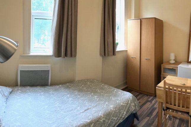 Thumbnail Room to rent in St. Pauls Avenue, London