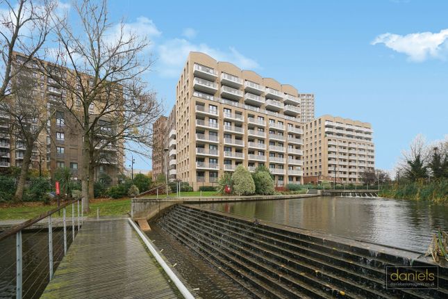 Baronet House, Lakeside Drive, London photo 3