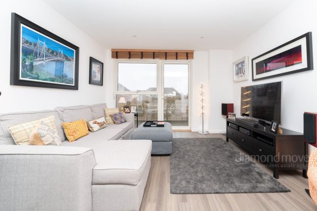 Flat for sale in Pears Road, Hounslow