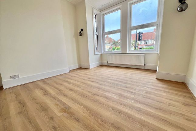 Flat to rent in Bowes Road, London