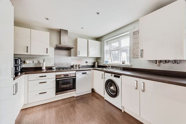 24, Baillie Close, Swindon photo 4