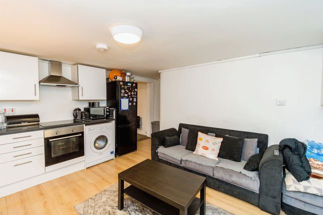 Flat for sale in The Polygon, Southampton