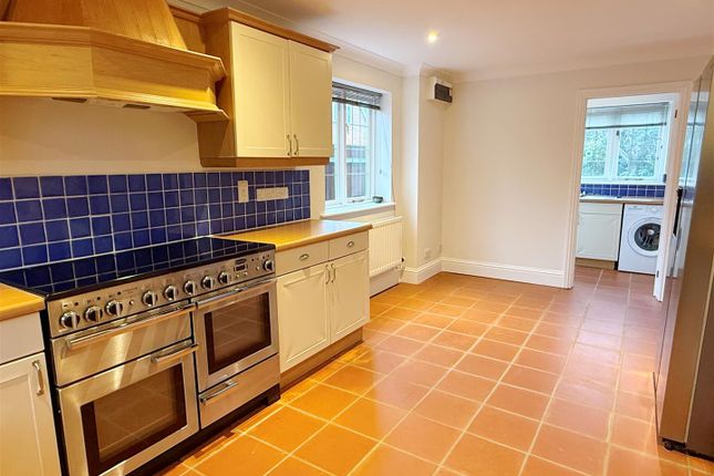 2, Peckmoor Drive, Newbury photo 4