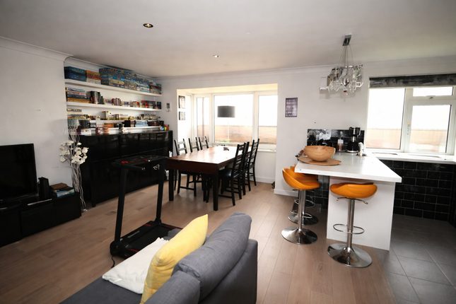 8, Sandringham Road, Maidenhead, Berkshire photo 4