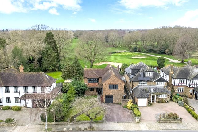 47 Links Avenue, Romford photo 3