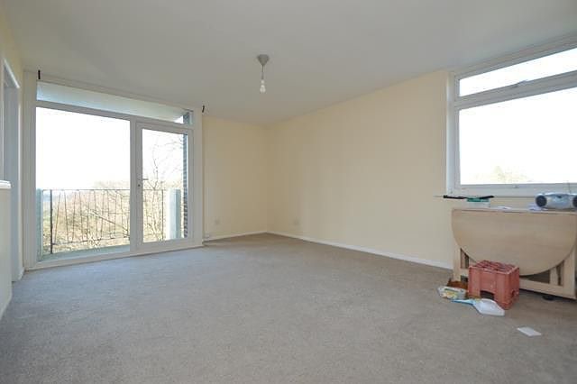 Flat to rent in Frith Hill Road, Godalming