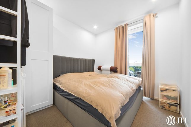 Flat 12, 102, West Ham Lane, London photo 4