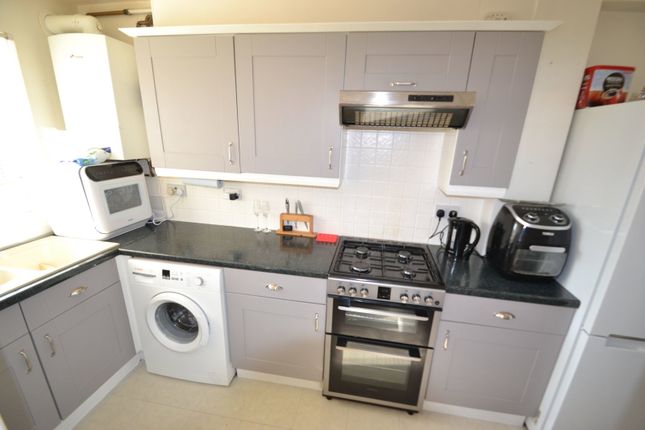 20, Chatfield Drive, Guildford photo 4