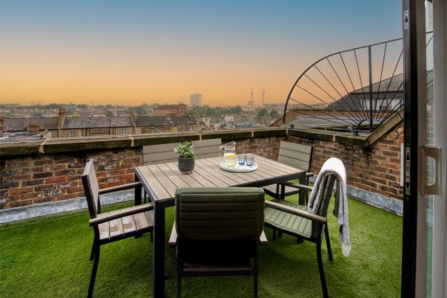 The Penthouse, Monarch House, London photo 2