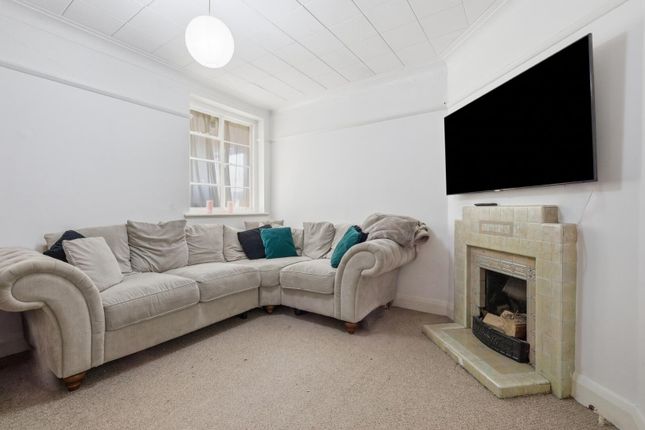 5A, Fairview Parade, Mawney Road, Romford photo 4