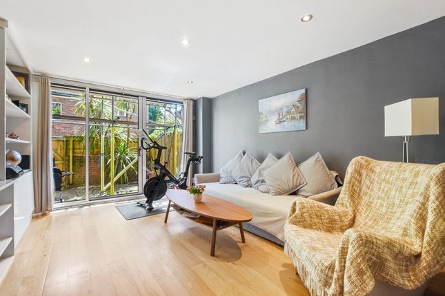 Thumbnail Flat for sale in Holland Walk, London