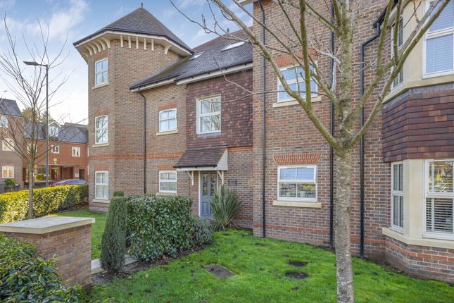 Thumbnail Flat to rent in Southdown Road, Harpenden