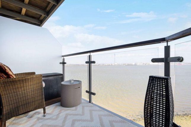Penthouse for sale in Carmichael Avenue, Greenhithe