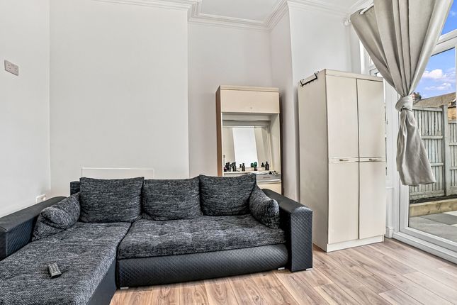 563b, Green Lane, ILFORD photo 4