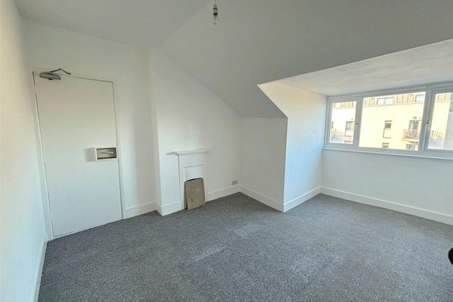 Flat 4, 24, Alhambra Road, Hampshire photo 4