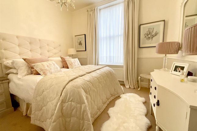 Flat 2, 30 Esplanade, Scarborough photo 4