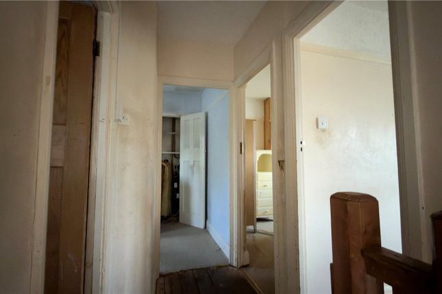 32, Orchard Way, Surrey photo 5
