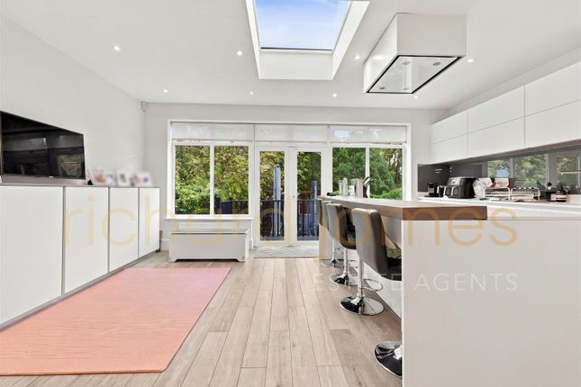 Chanctonbury Way, London photo 4