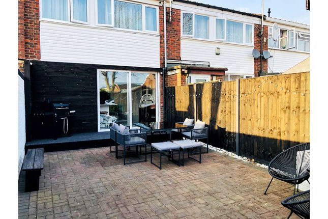 End terrace house for sale in Spackmans Way, Slough