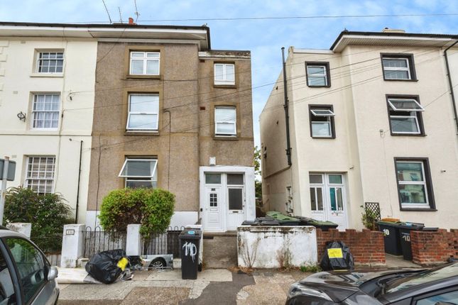 1-bed flat on 11D,, Pier Road, Gravesend, £135,000