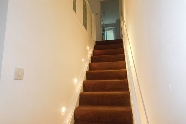 36 Glendevon Place, Manchester photo 3