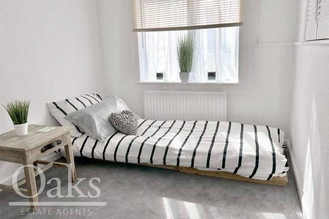 13, Ritchie Road, Surrey photo 5