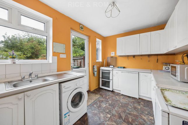 5, Robin Hood Lane, London photo 3