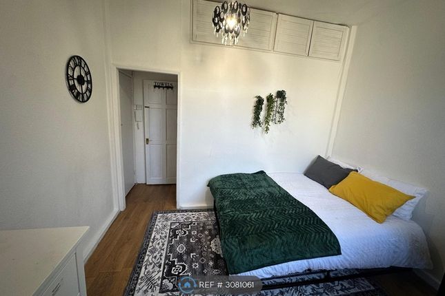 Avonwick Road, Hounslow photo 5