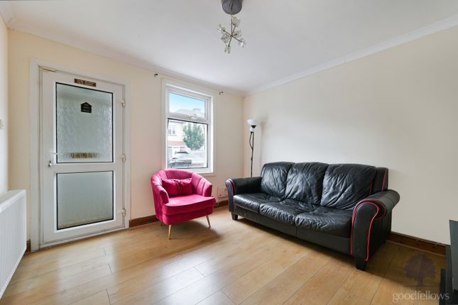 233, Tamworth Lane, Mitcham photo 2
