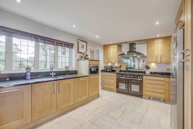 Potters Lodge Bassetsbury Lane, High Wycombe photo 4