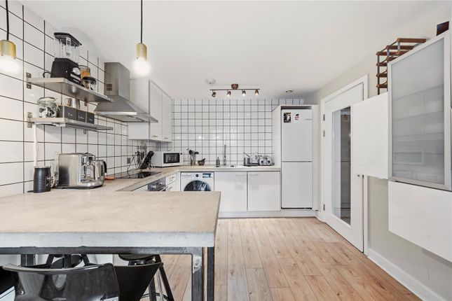 Flat 1, Carter House, 33, Petergate, London photo 4