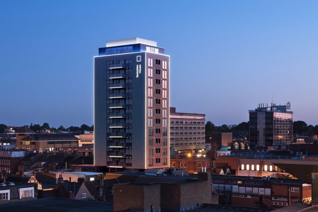 Thumbnail Flat to rent in Queen Street, Maidenhead