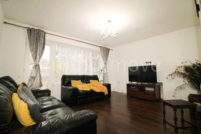 Property for sale in Rosslyn Crescent, Luton