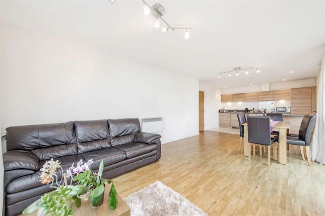 Flat 7 Zenith Building, 590, Commercial Road, Limehouse photo 2