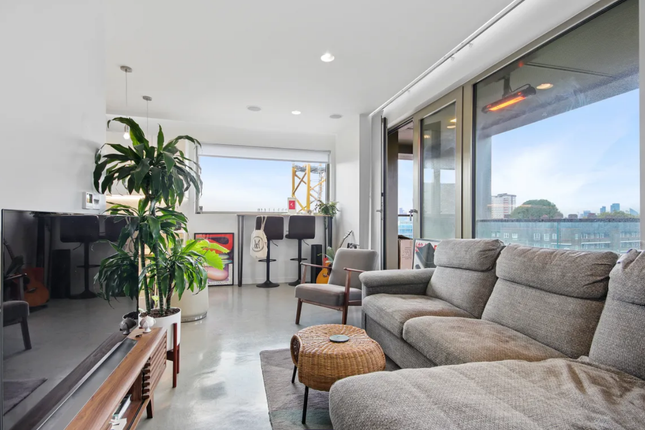 Thumbnail Flat to rent in Helmsley Street, London