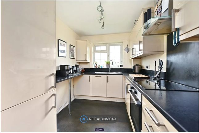 Chertsey Road, Ashford photo 4
