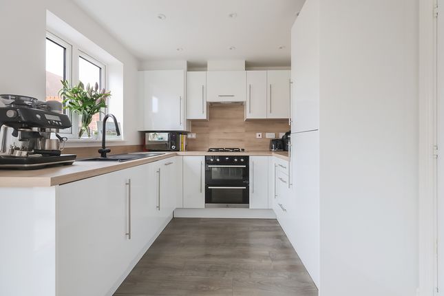 10, Hoadley Road, Surrey photo 3