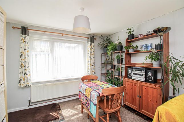 31, Hardie Road, Wakefield photo 4