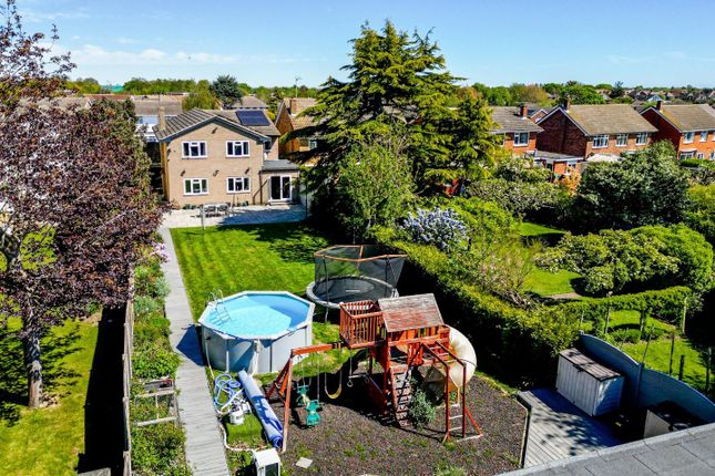 16, Fortescue Chase, Southend-On-Sea photo 3
