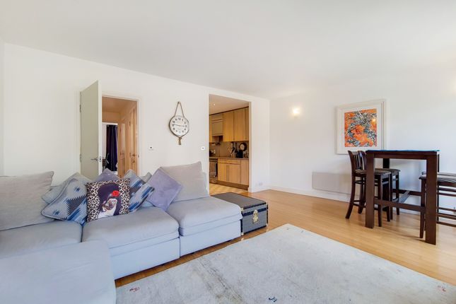 Flat for sale in Dundee Wharf, 100 Three Colt Street, London