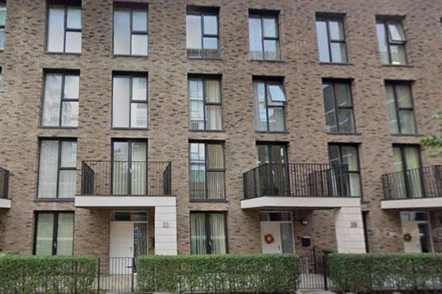 4-bed house on Royal Crest Avenue, London, £4,500/mo