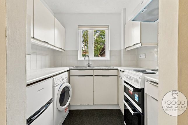 54, Maple Gate, Loughton photo 4